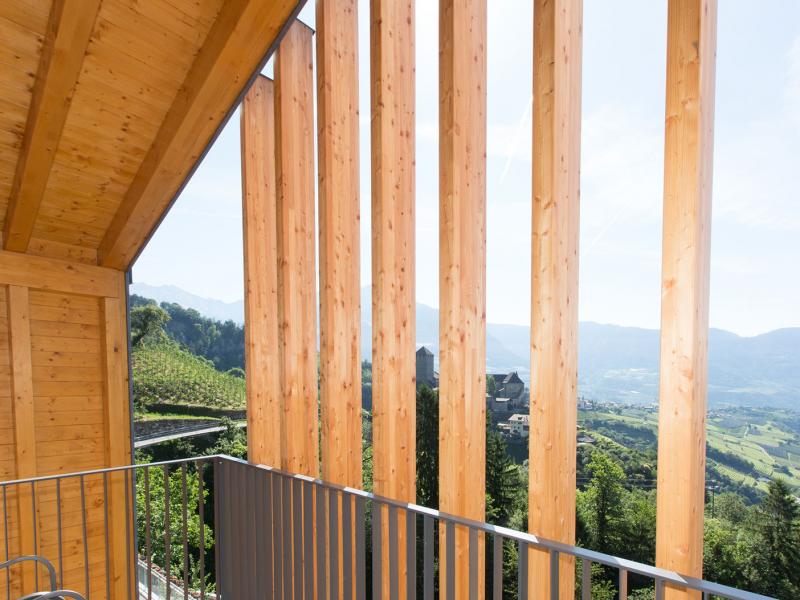 Ferienwohnung St. Peter – Balkon mit Blick ins Etschtal