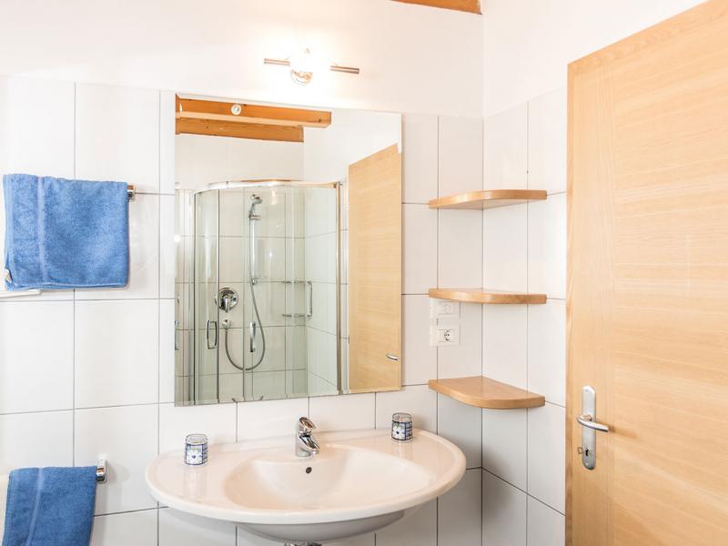 Ferienwohnung Wildbach – Badezimmer mit Dusche